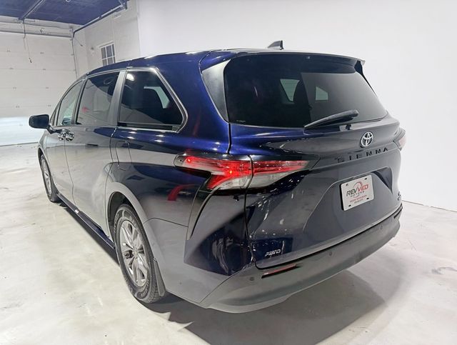 2021 Toyota Sienna XLE AWD 7-Passenger - 22952183 - 4