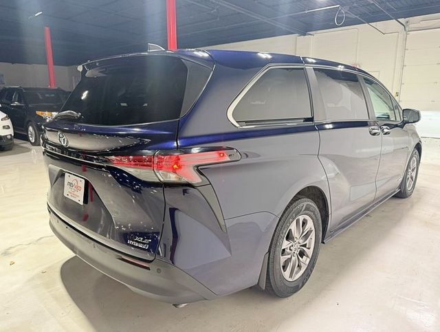2021 Toyota Sienna XLE AWD 7-Passenger - 22952183 - 6