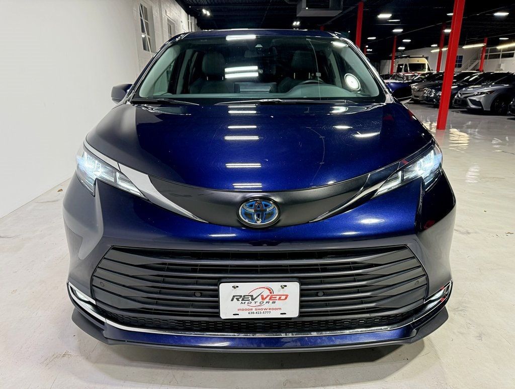 2021 Toyota Sienna XLE AWD 7-Passenger - 22952183 - 8