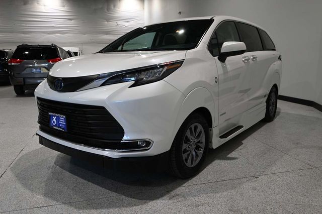 2021 Toyota Sienna XLE AWD 7-Passenger - 23092641 - 9