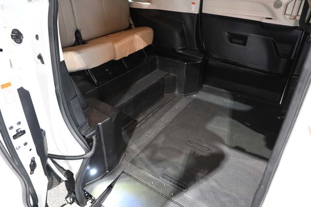 2021 Toyota Sienna XLE AWD 7-Passenger - 23092641 - 18