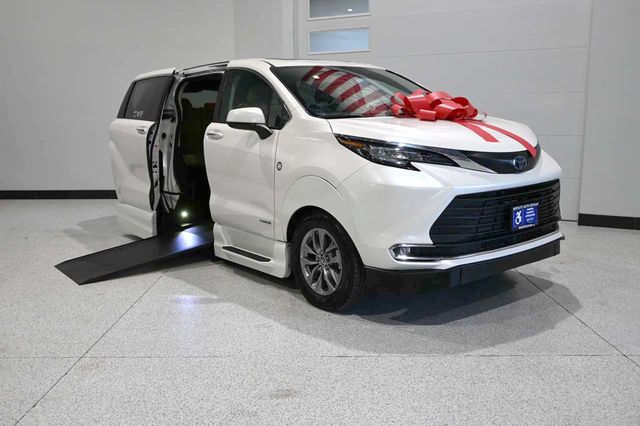 2021 Toyota Sienna XLE AWD 7-Passenger - 23092641 - 1