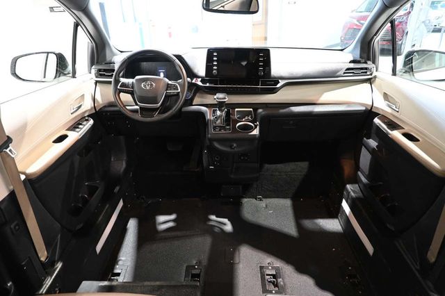 2021 Toyota Sienna XLE AWD 7-Passenger - 23092641 - 21