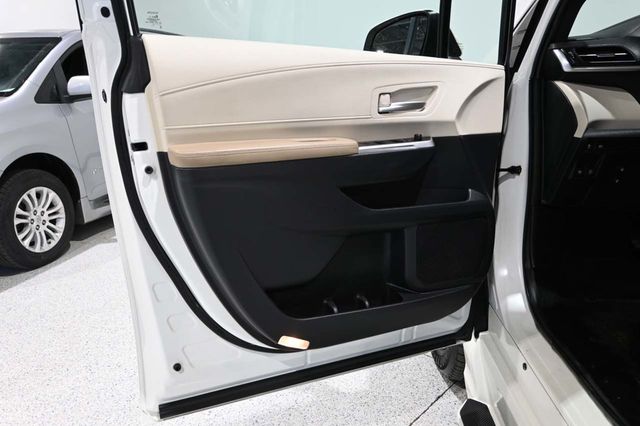 2021 Toyota Sienna XLE AWD 7-Passenger - 23092641 - 30