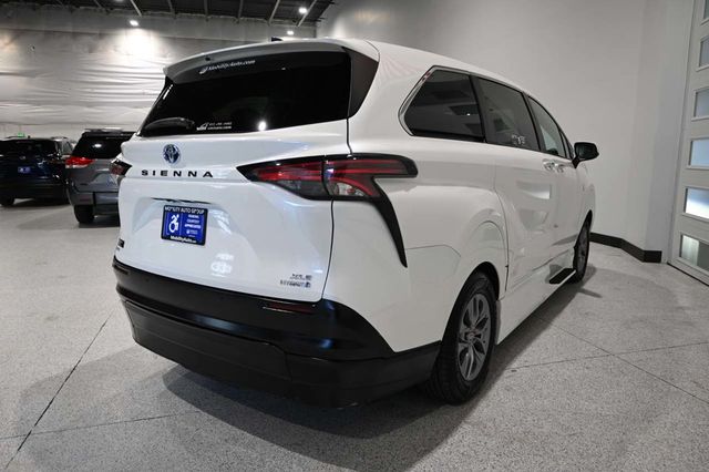 2021 Toyota Sienna XLE AWD 7-Passenger - 23092641 - 5