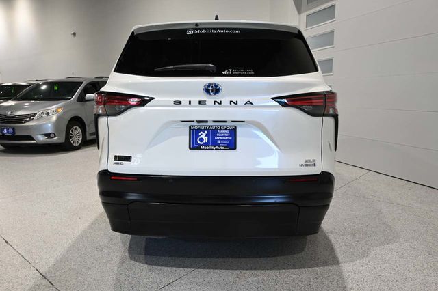 2021 Toyota Sienna XLE AWD 7-Passenger - 23092641 - 6