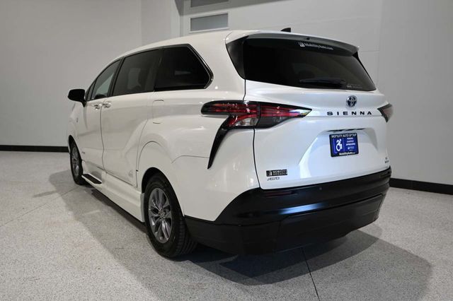 2021 Toyota Sienna XLE AWD 7-Passenger - 23092641 - 7