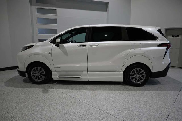 2021 Toyota Sienna XLE AWD 7-Passenger - 23092641 - 8