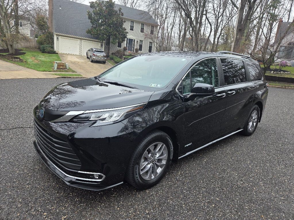 2021 Toyota Sienna XLE FWD 7-Passenger - 23005718 | Video 1