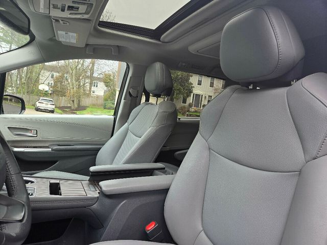 2021 Toyota Sienna XLE FWD 7-Passenger - 23005718 - 10