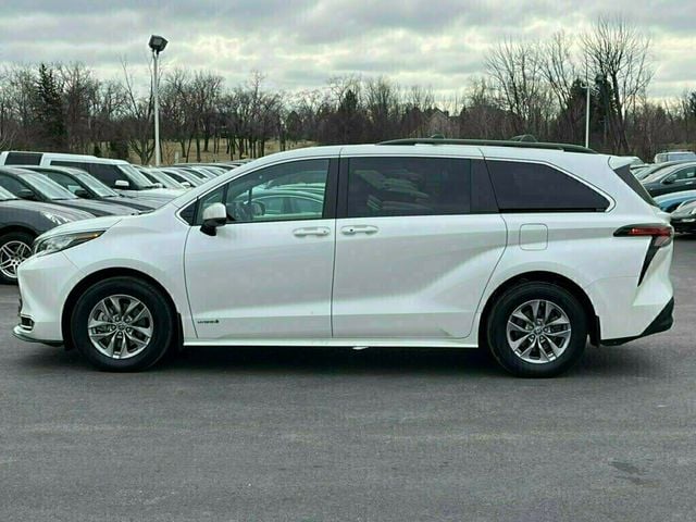 2021 Toyota Sienna XLE FWD 7-Passenger - 22765451 - 17