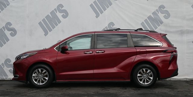 2021 Toyota Sienna XLE FWD 8-Passenger - 22950082 - 3