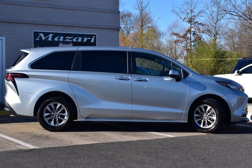 2021 Toyota Sienna XLE FWD 8-Passenger - 22692188 - 3