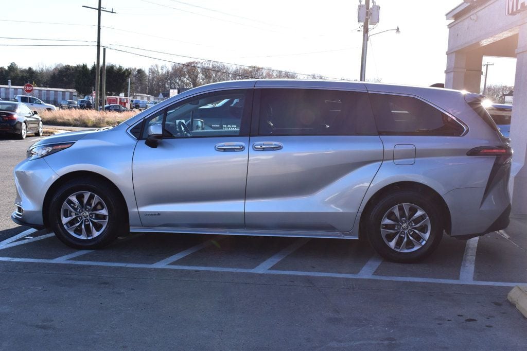 2021 Toyota Sienna XLE FWD 8-Passenger - 22692188 - 4