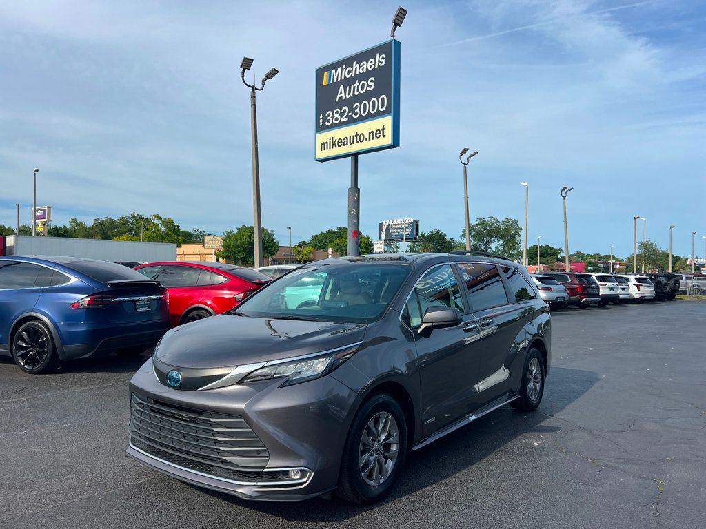 2021 Toyota Sienna XLE FWD 8-Passenger - 22376837 - 0