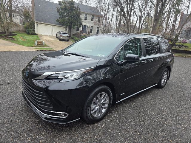 2021 Toyota Sienna XLE FWD 8-Passenger - 23005718 - 0