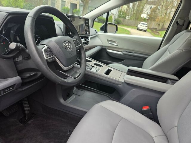 2021 Toyota Sienna XLE FWD 8-Passenger - 23005718 - 9