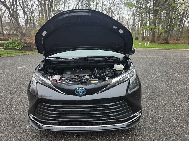 2021 Toyota Sienna XLE FWD 8-Passenger - 23005718 - 22