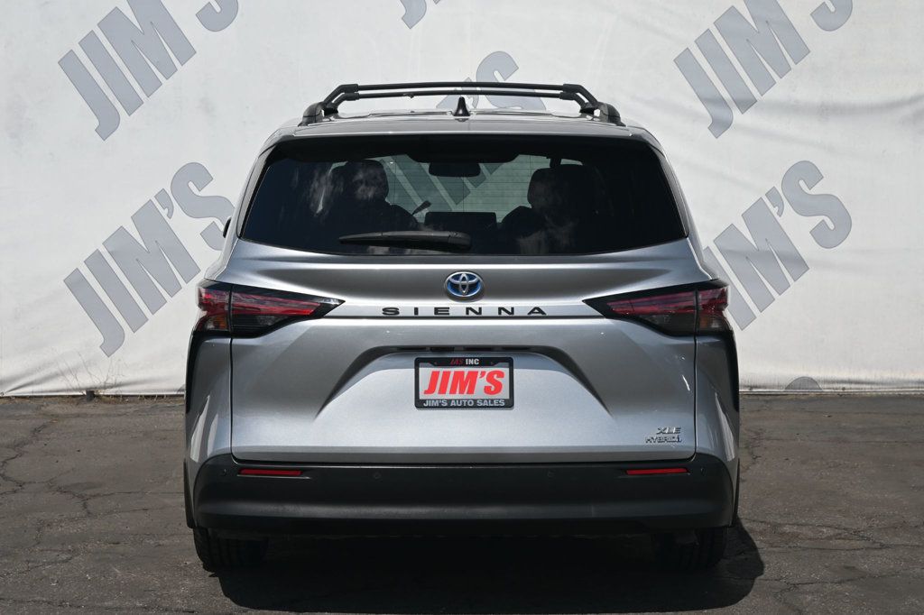 2021 Toyota Sienna XLE Hybrid photo 3