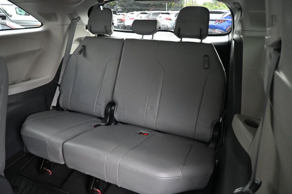 Toyota Sienna photo 13