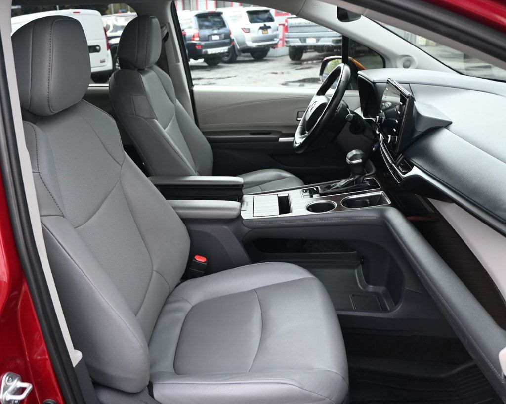 Toyota Sienna photo 14