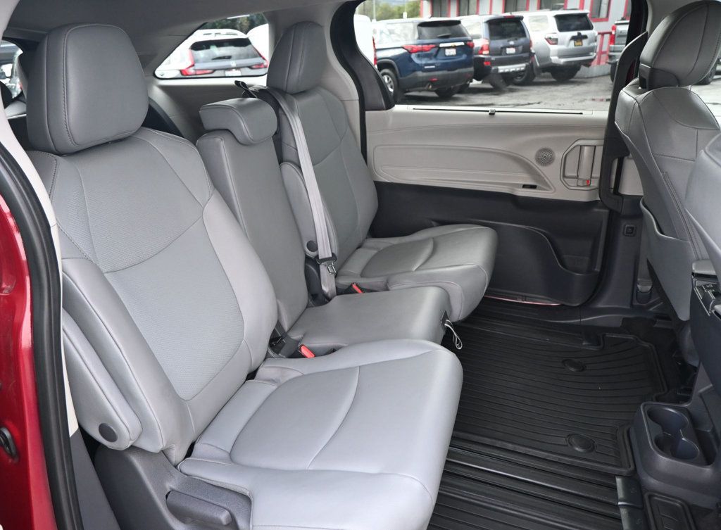 Toyota Sienna photo 15
