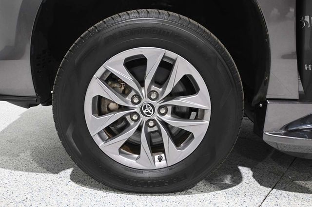 2021 Toyota Sienna XLE Mobility Handicap Van - 23044283 - 11