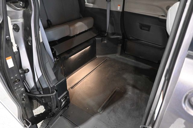 2021 Toyota Sienna XLE Mobility Handicap Van - 23044283 - 17