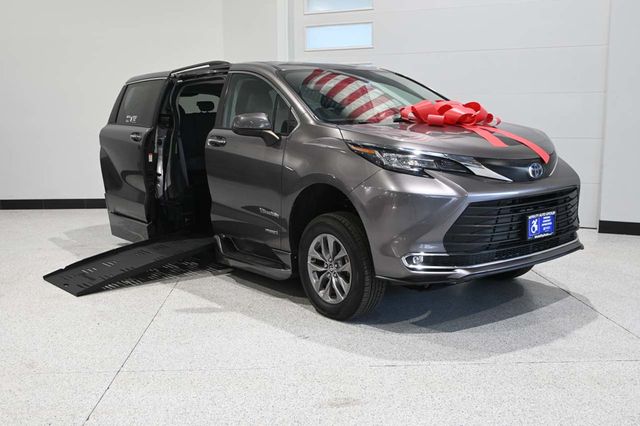 2021 Toyota Sienna XLE Mobility Handicap Van - 23044283 - 1