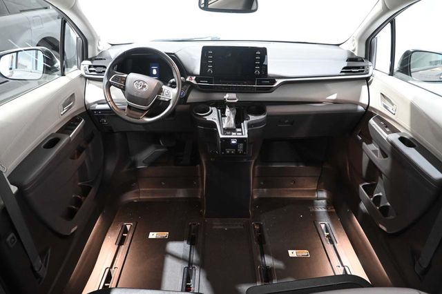 2021 Toyota Sienna XLE Mobility Handicap Van - 23044283 - 20