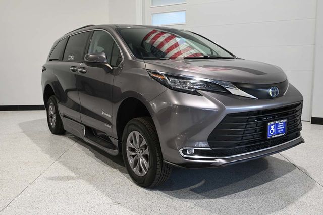 2021 Toyota Sienna XLE Mobility Handicap Van - 23044283 - 2