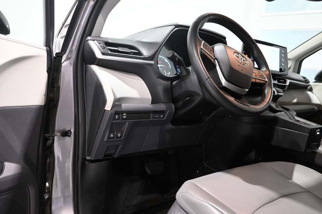 2021 Toyota Sienna XLE Mobility Handicap Van - 23044283 - 30