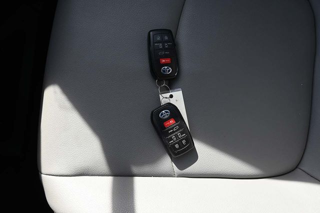 2021 Toyota Sienna XLE Mobility Handicap Van - 23044283 - 38