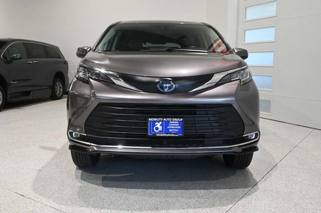 2021 Toyota Sienna XLE Mobility Handicap Van - 23044283 - 3