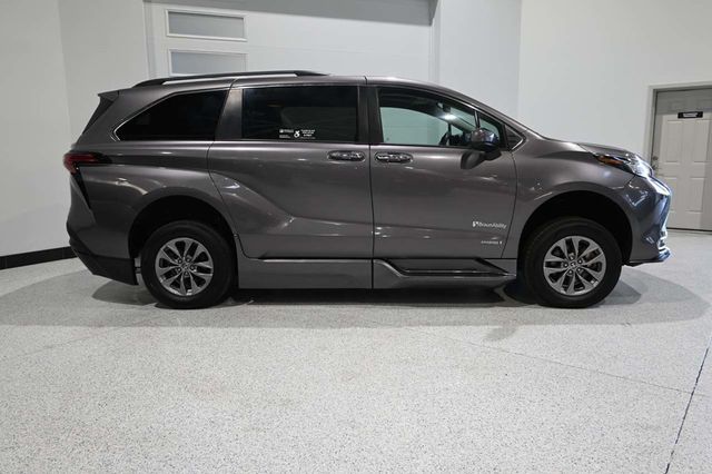 2021 Toyota Sienna XLE Mobility Handicap Van - 23044283 - 4