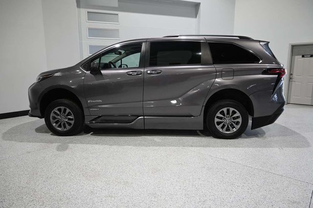 2021 Toyota Sienna XLE Mobility Handicap Van - 23044283 - 8