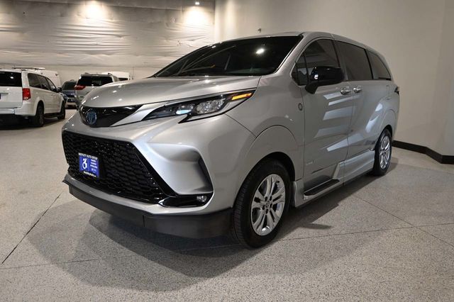 2021 Toyota Sienna XSE AWD 7-Passenger - 23100682 - 9