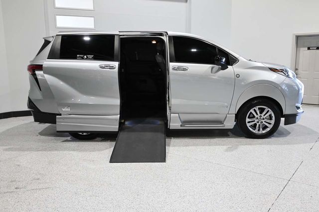 2021 Toyota Sienna XSE AWD 7-Passenger - 23100682 - 16