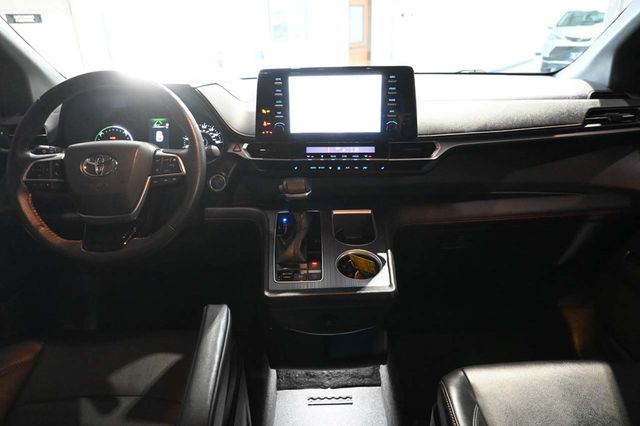 2021 Toyota Sienna XSE AWD 7-Passenger - 23100682 - 21