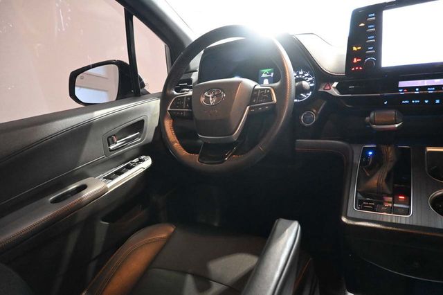 2021 Toyota Sienna XSE AWD 7-Passenger - 23100682 - 23