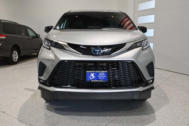 2021 Toyota Sienna XSE AWD 7-Passenger - 23100682 - 3