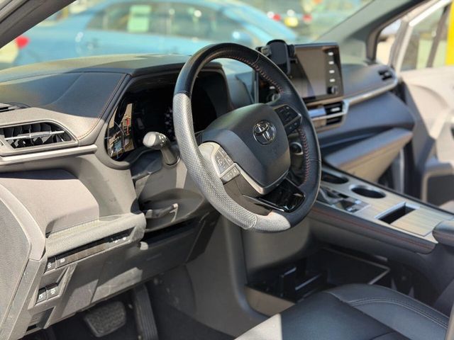 2021 Toyota Sienna XSE FWD 7-Passenger - 23003235 - 10