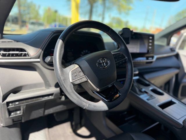 2021 Toyota Sienna XSE FWD 7-Passenger - 23003235 - 11