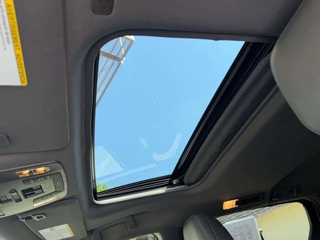 2021 Toyota Sienna XSE FWD 7-Passenger - 23003235 - 16