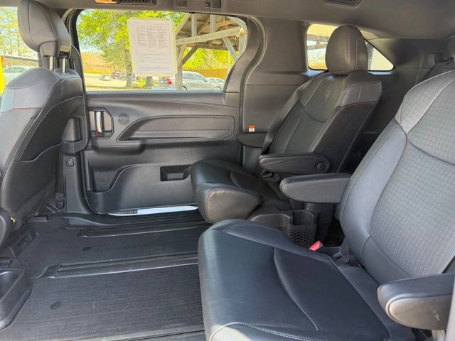 2021 Toyota Sienna XSE FWD 7-Passenger - 23003235 - 17