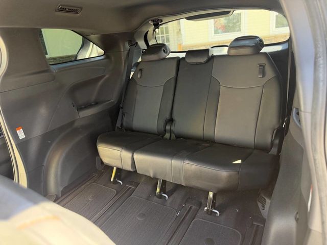 2021 Toyota Sienna XSE FWD 7-Passenger - 23003235 - 21