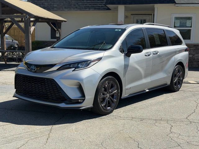 2021 Toyota Sienna XSE FWD 7-Passenger - 23003235 - 4