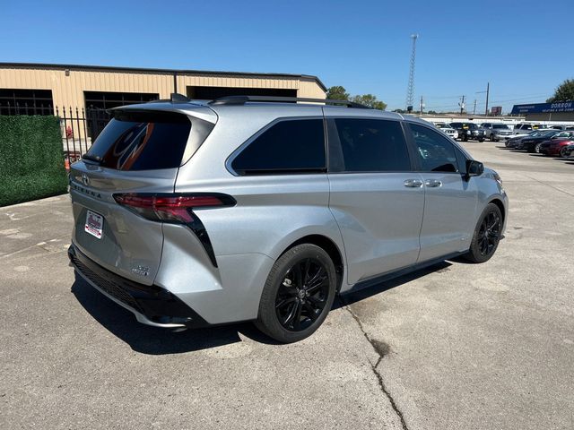2021 Toyota Sienna XSE FWD 7-Passenger - 23094880 - 3