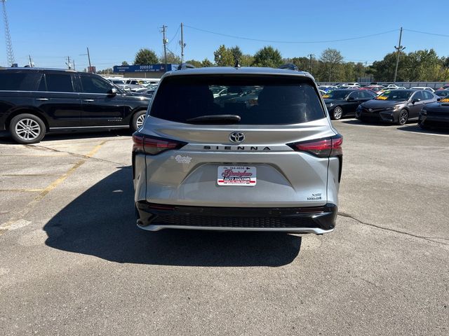 2021 Toyota Sienna XSE FWD 7-Passenger - 23094880 - 4