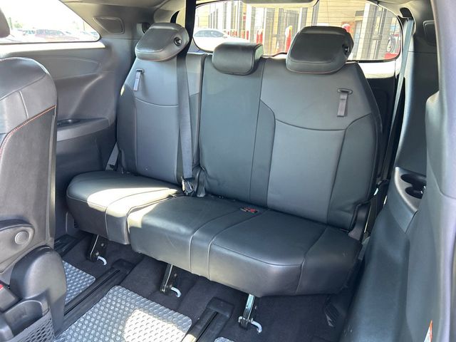2021 Toyota Sienna XSE FWD 7-Passenger - 23094880 - 6